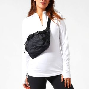 LIKE NEW Athleta Excursion Waistbag in black
